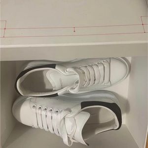 Alexander McQueen sneakers on white/black